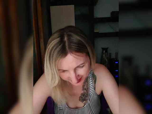 Nushka1984 webcam