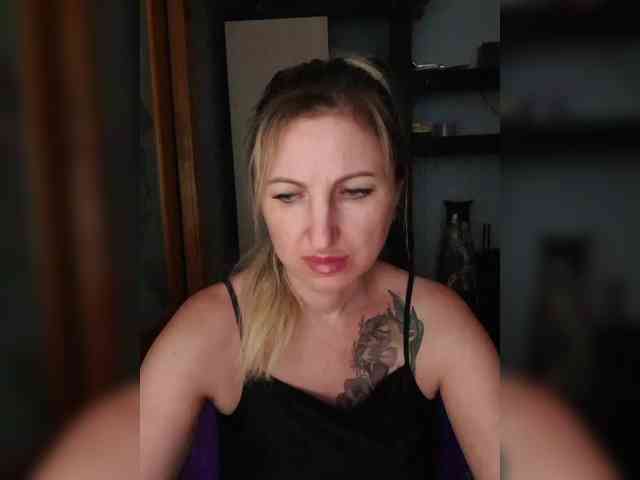 Nushka1984 webcam