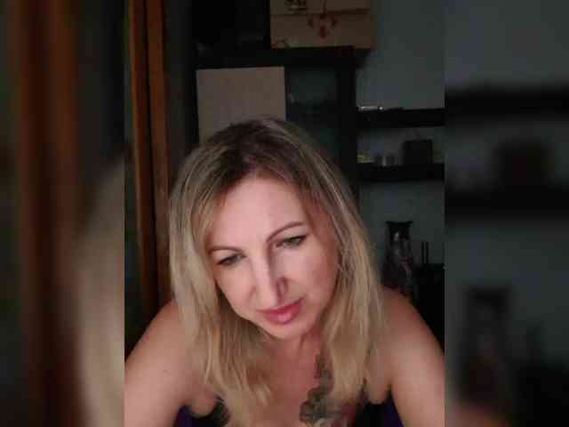 Nushka1984 webcam