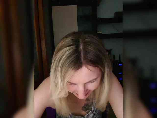 Nushka1984 webcam