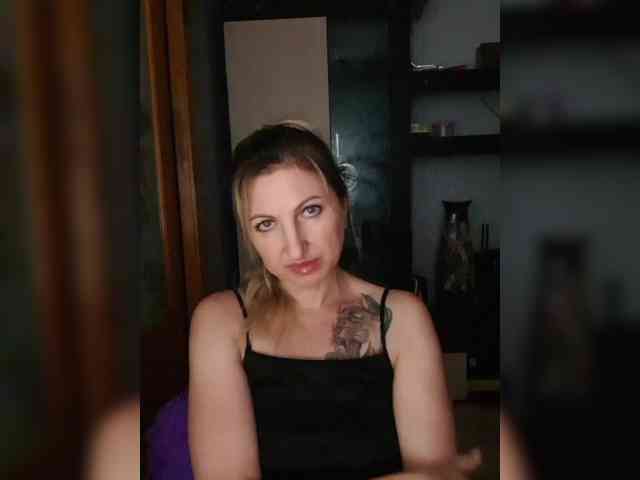 Nushka1984 webcam