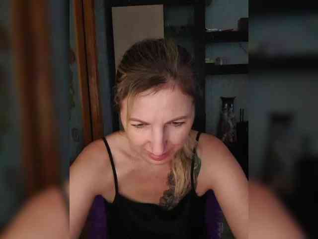 Nushka1984 webcam
