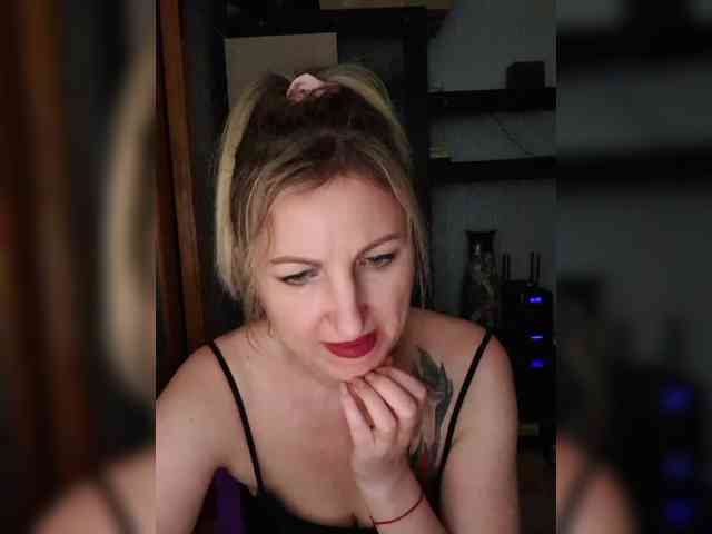 Nushka1984 webcam