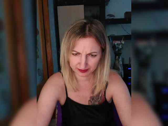 Nushka1984 webcam