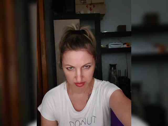Nushka1984 webcam