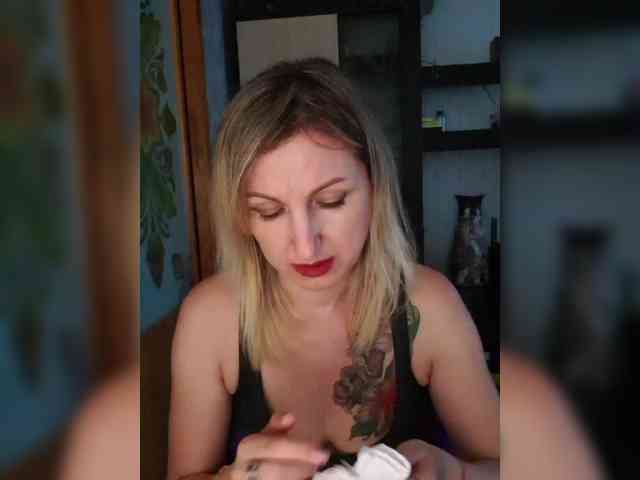 Nushka1984 webcam