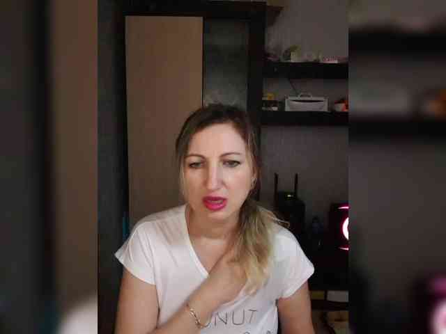 Nushka1984 webcam