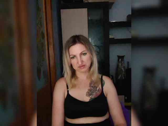 Nushka1984 webcam