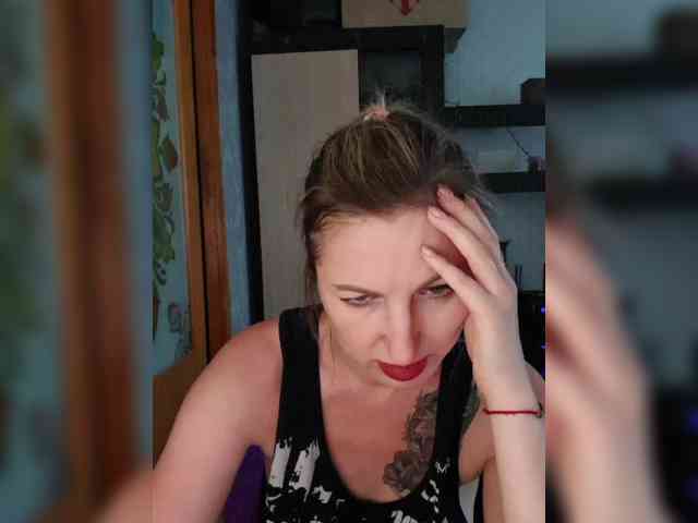 Nushka1984 webcam