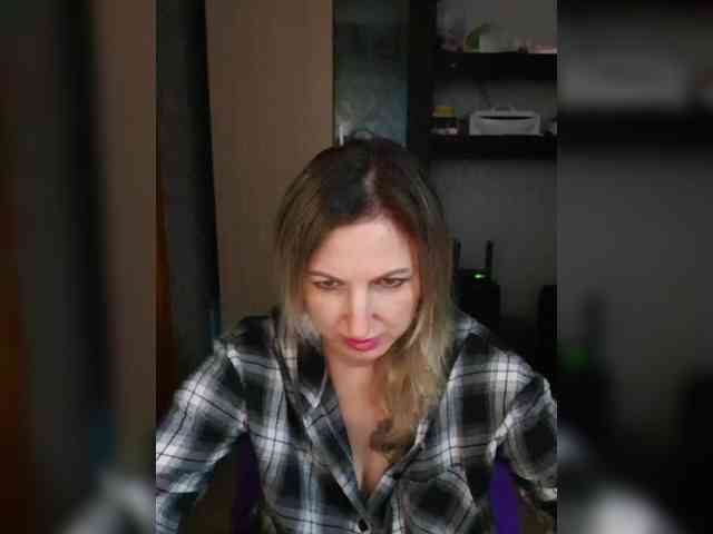 Nushka1984 webcam