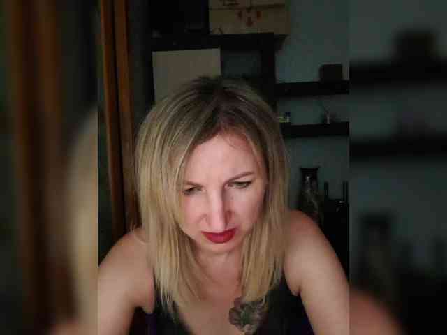 Nushka1984 webcam