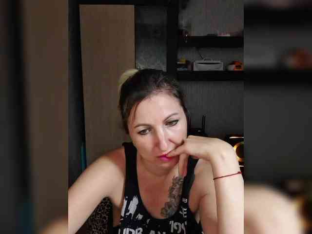 Nushka1984 webcam