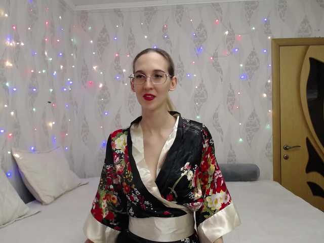LizzieBrait's BongaCams show and profile
