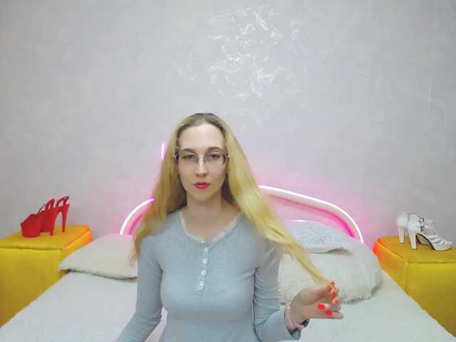  LizzieBrait chat room