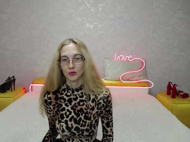 LizzieBrait from BongaCams