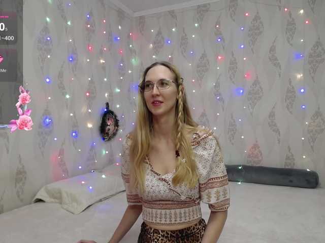 LizzieBrait's BongaCams show and profile