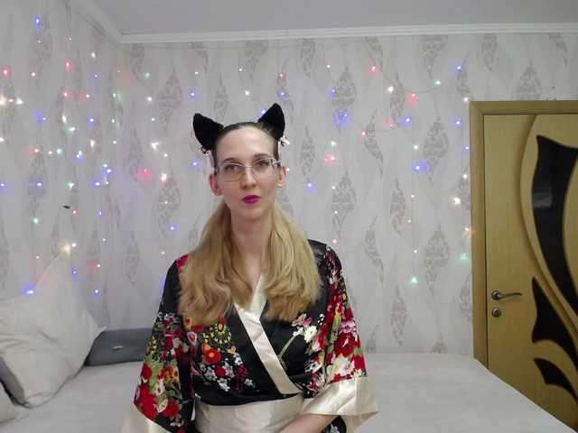 LizzieBrait's BongaCams show and profile