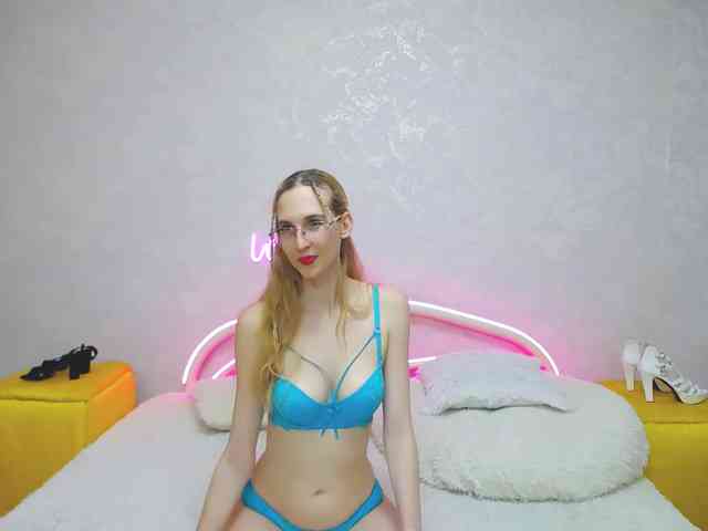 LizzieBrait webcam