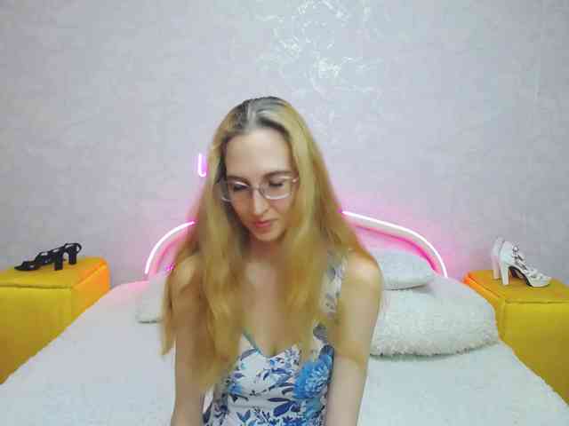LizzieBrait webcam