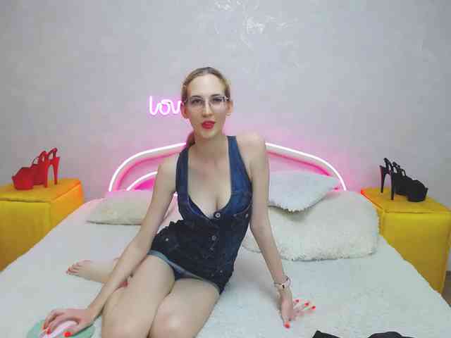 LizzieBrait webcam