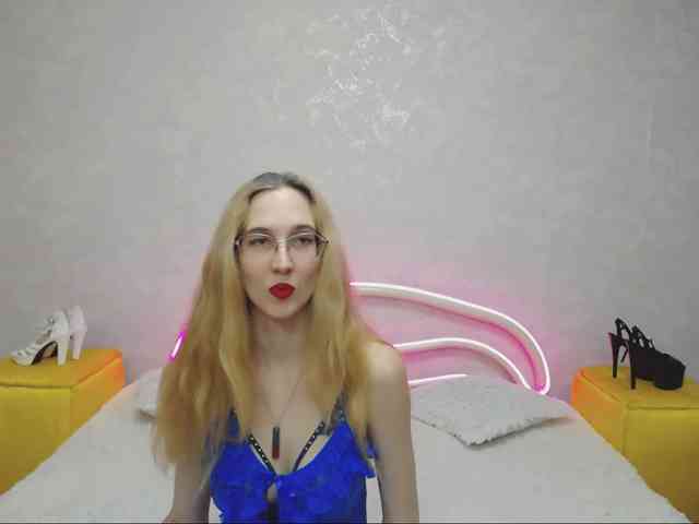 LizzieBrait's webcam live show
