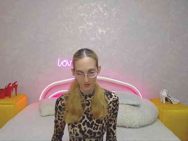 live sex chat LizzieBrait