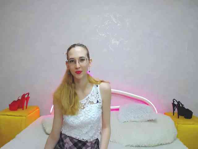 LizzieBrait Live Webcam on BongaCams
