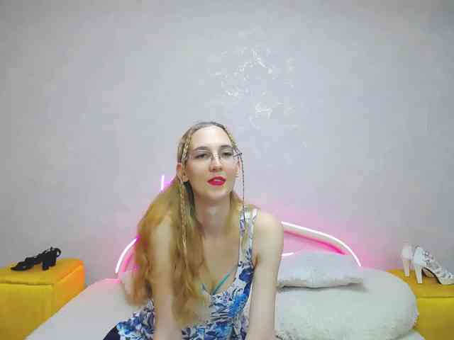 LizzieBrait webcam