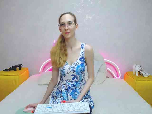 LizzieBrait webcam