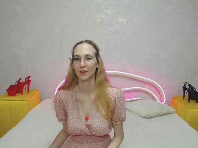 private live sex LizzieBrait