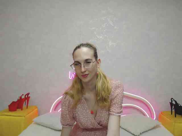 LizzieBrait webcam