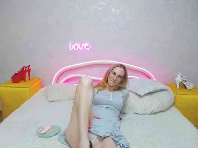 LizzieBrait webcam