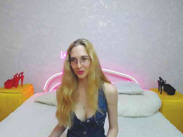 LizzieBrait webcam
