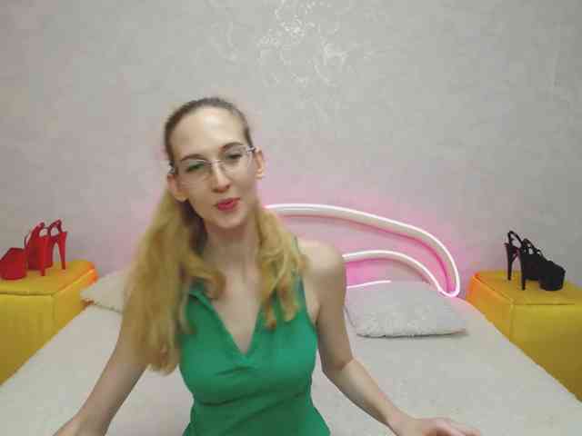 nude live chat room LizzieBrait