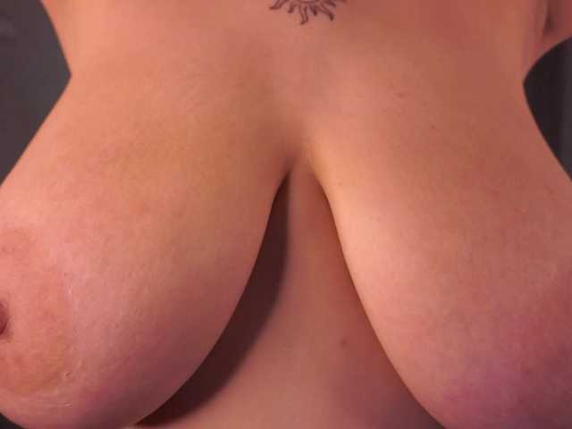 AnuricBriny's BongaCams show and profile