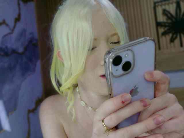ELIFBLOND webcam