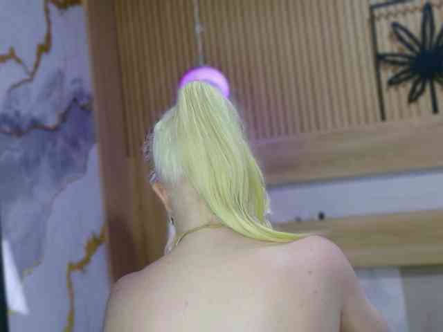 ELIFBLOND webcam