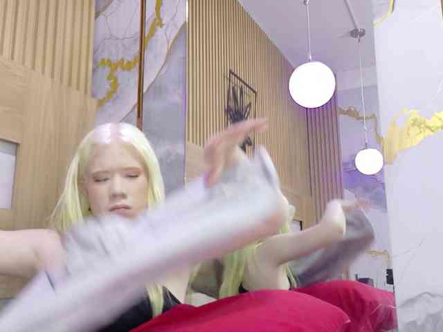 ELIFBLOND webcam