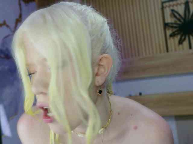 ELIFBLOND webcam