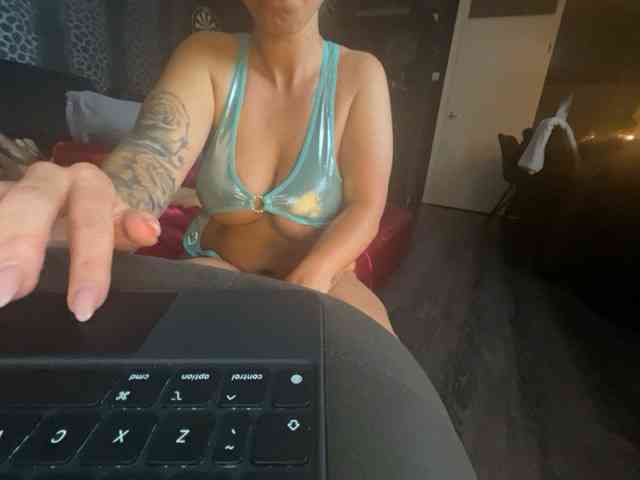 NaughtyCouple8988 webcam