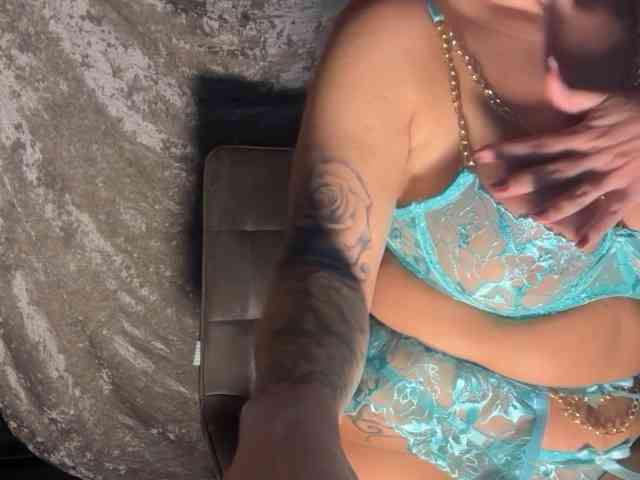 NaughtyCouple8988 webcam
