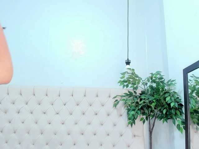 Victoria-Coleman live cam profile