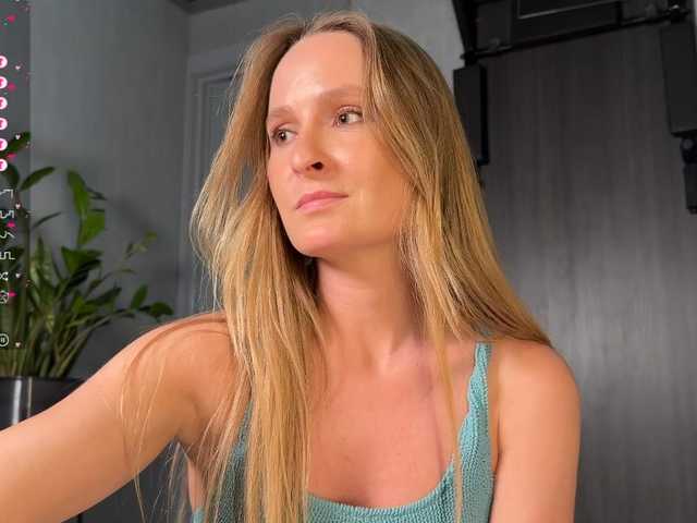 Peeach's BongaCams show and profile