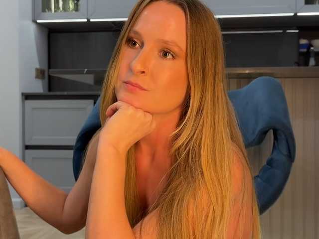 Peeach's BongaCams show and profile