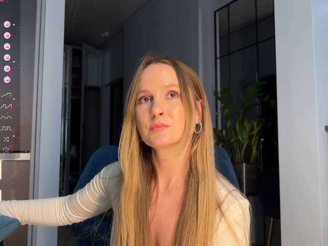 Peeach's BongaCams show and profile