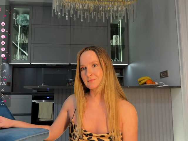 Peeach's BongaCams show and profile