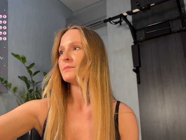 Peeach's BongaCams show and profile