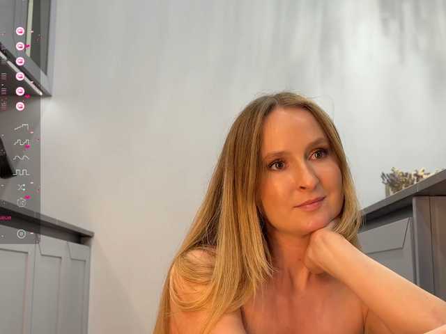 Peeach's BongaCams show and profile