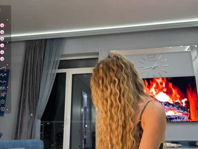 Peeach's BongaCams show and profile