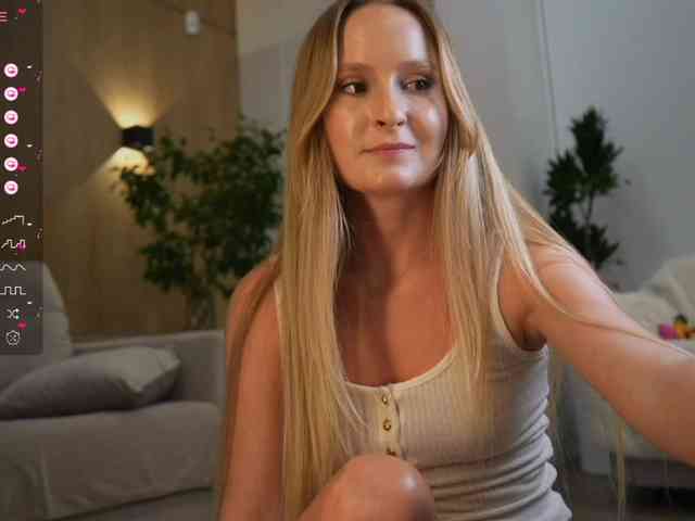 Peeach Live Webcam on BongaCams